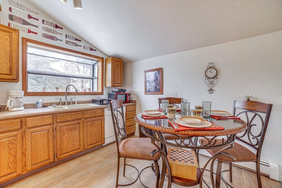 Dining Area | Dishware & Flatware Provided | Central Heat