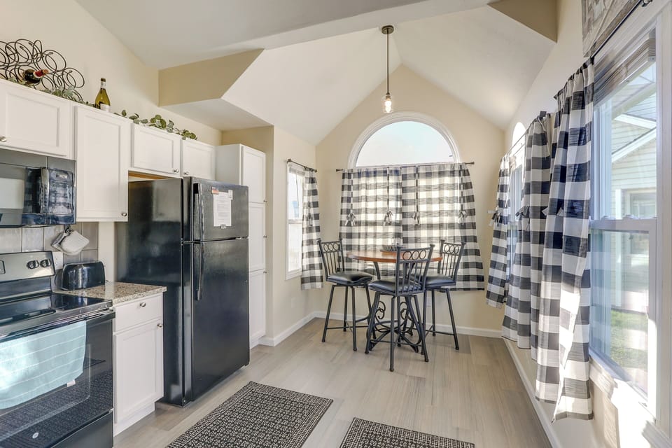 Kitchen | Main Level | Keurig Coffee Maker | Dishwasher | Dining Table