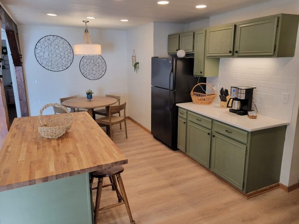 Kitchen , coffee pot & Keurig