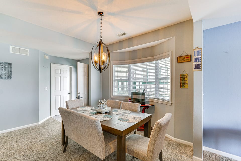 Dining Table | Dishware & Flatware