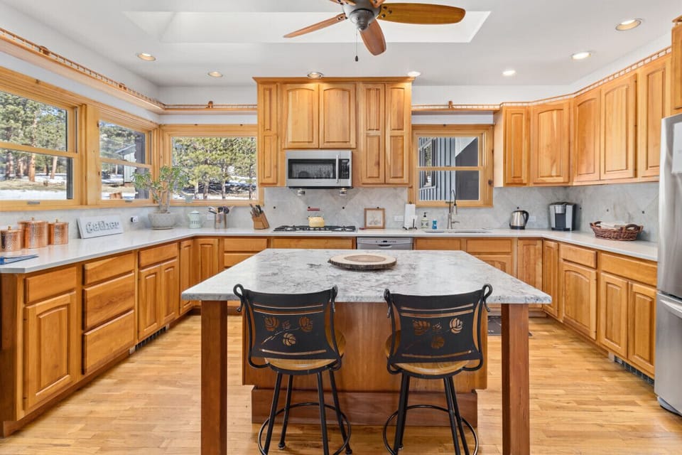 Eat in Kitchen with stainless steel appliances