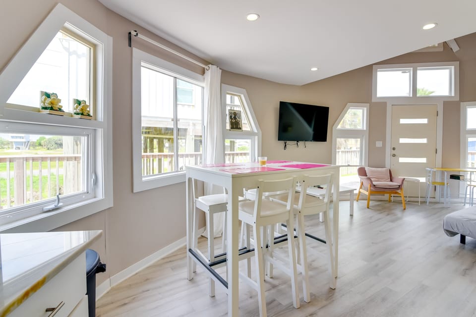 Dining | Dishware & Flatware Provided | 1st Floor