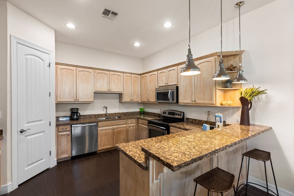 Fully stocked kitchen!