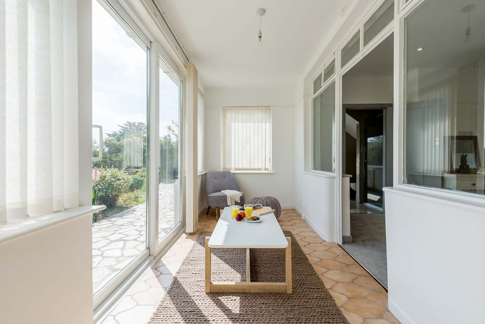Chi Lowen, Fistral, Cornwall, self catering with Beach Retreats.