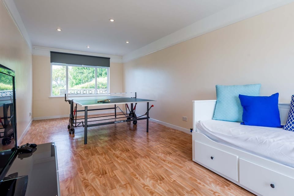 Chi Lowen, Fistral, Cornwall, self catering with Beach Retreats.