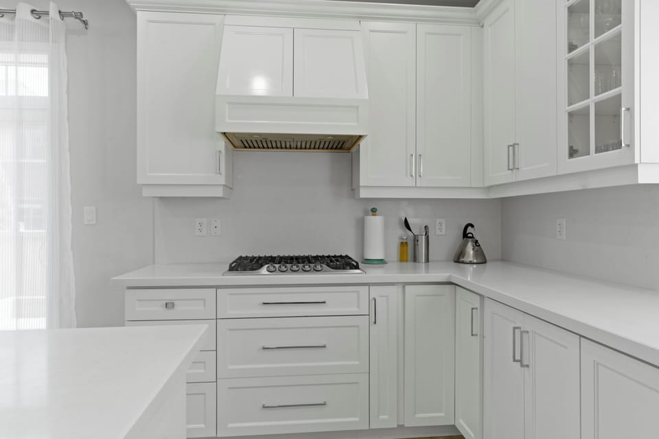 Kitchen stove with Cabinets 