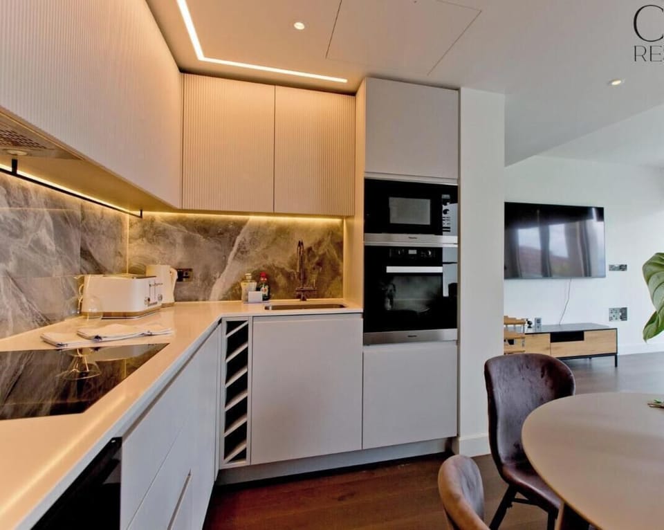 Sleek and Modern Kitchen Design