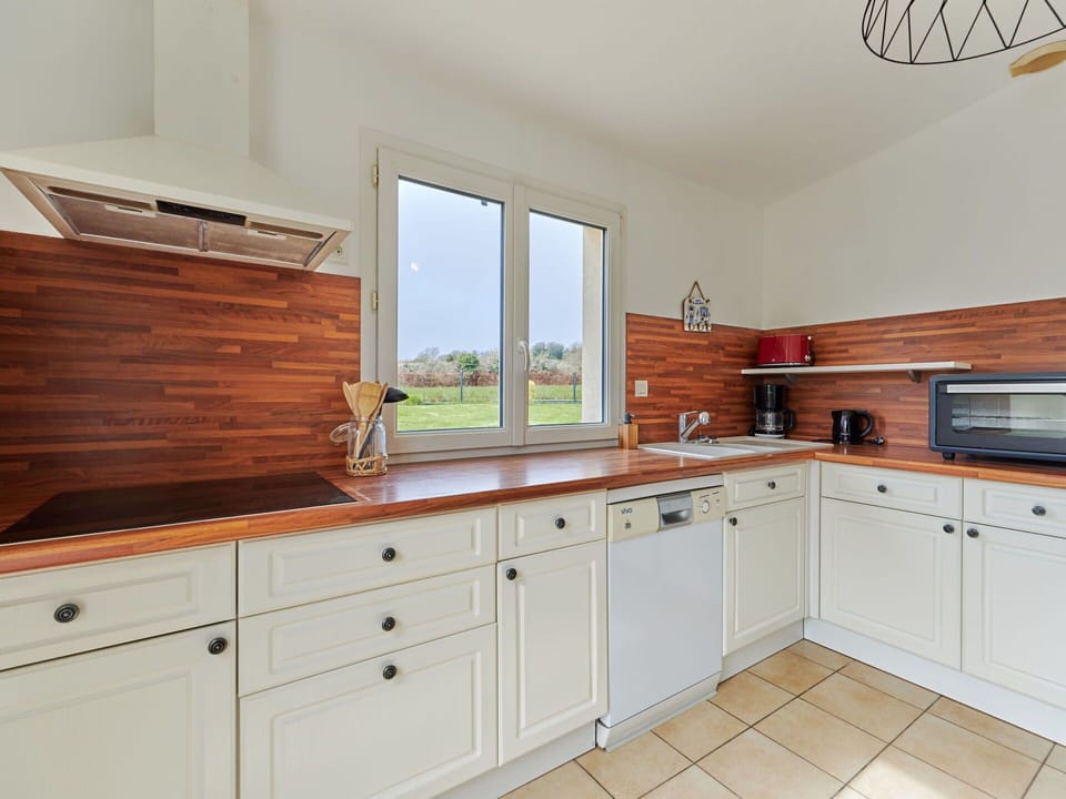 Sky, Plant, Cloud, Street Light, Urban Design, Road Surface, Tree, Building, Landscape, Road