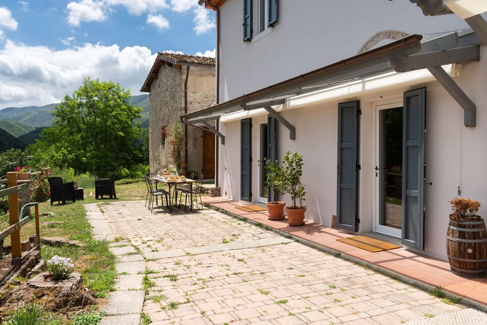 Balcony / Terrace / Patio, Building Exterior, Garden, Main Entrance, Outdoor