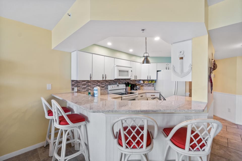 Kitchen with Breakfast Bar