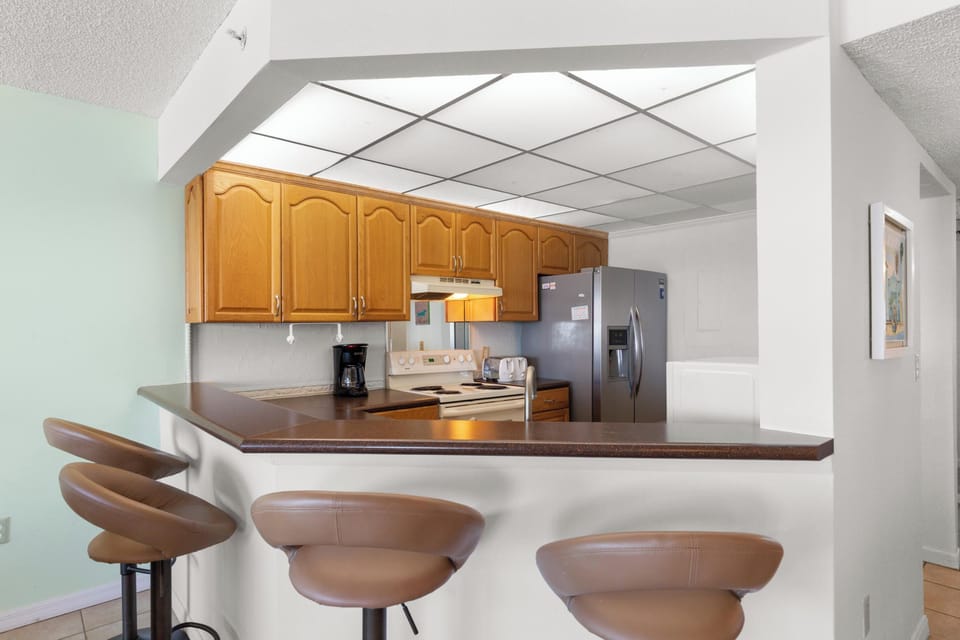 Kitchen with Breakfast Bar