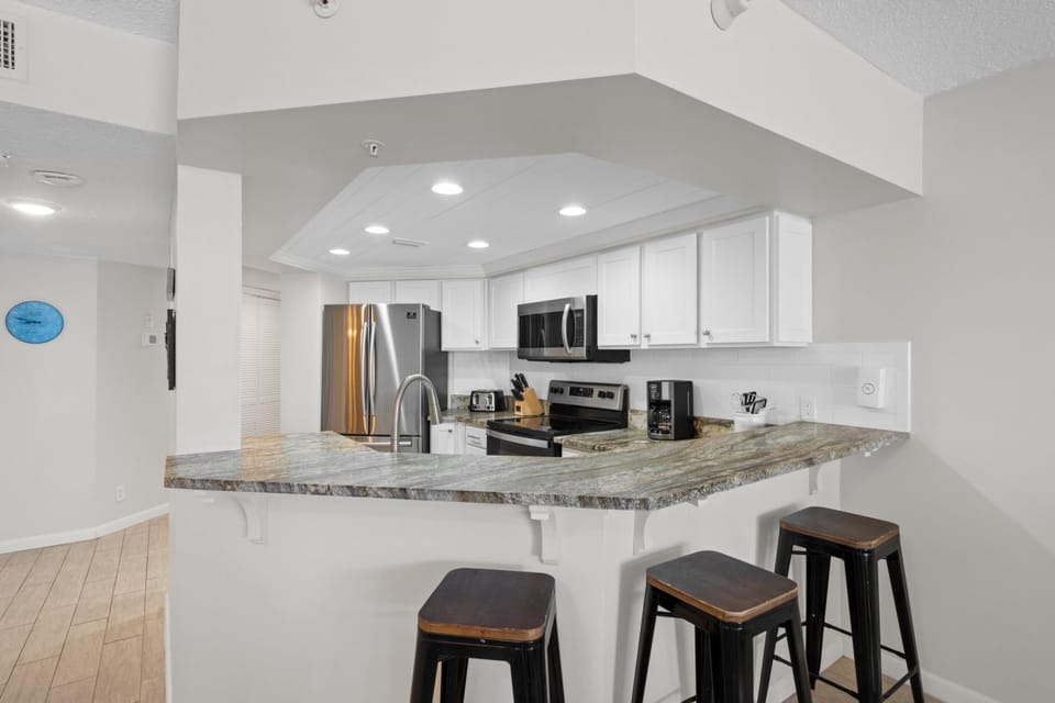 Kitchen with Breakfast Bar