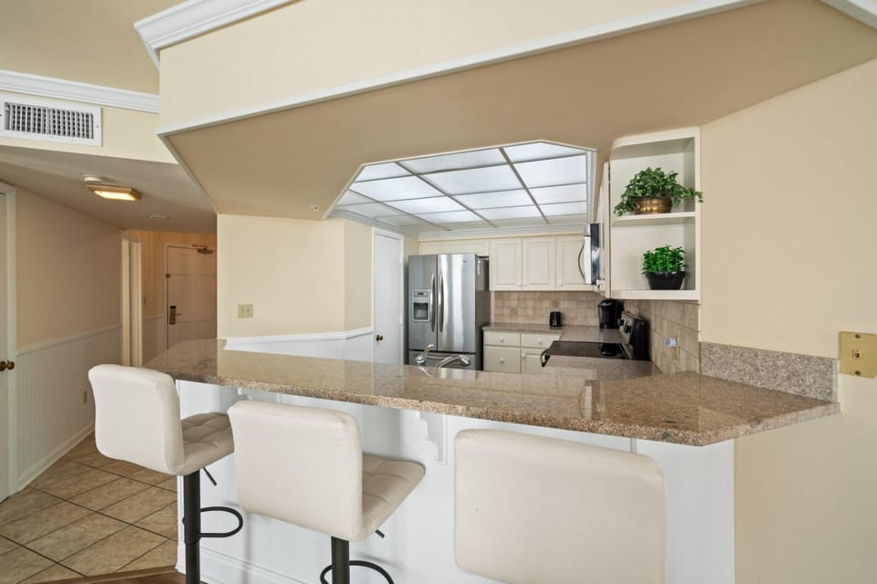 Kitchen with Breakfast Bar