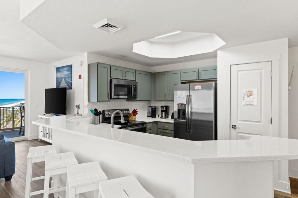 Kitchen with Breakfast Bar