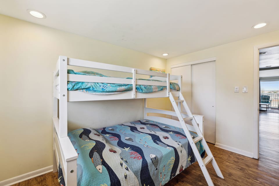Main Level,Bedroom,