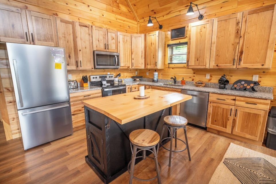 Heavenly Views Hideaway's fully-equipped kitchen