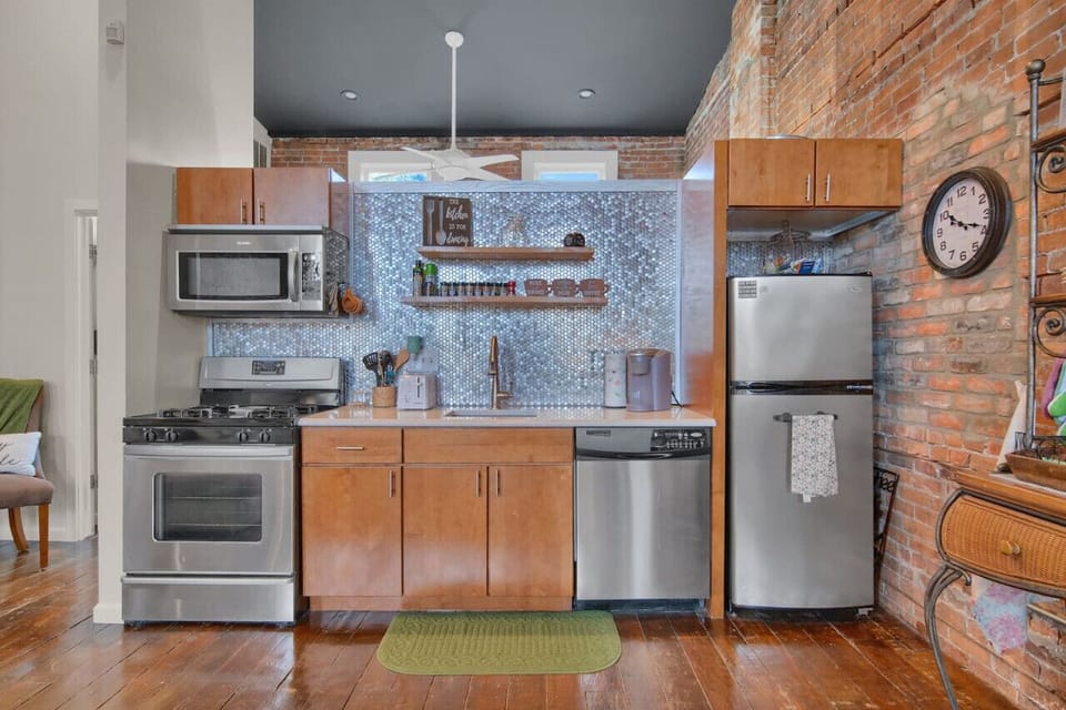 Beautiful kitchen stocked for you culinary adventures!