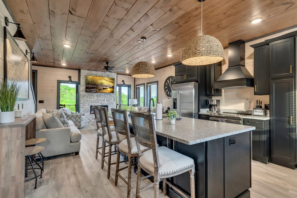 Kitchen w/Additional Seating