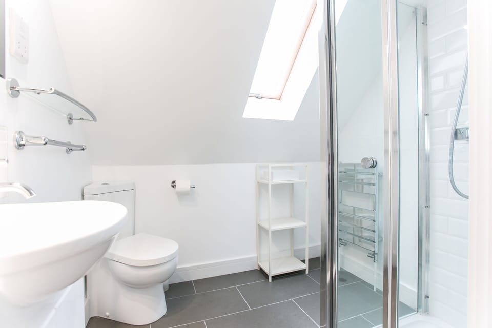 Ensuite shower and w/c 