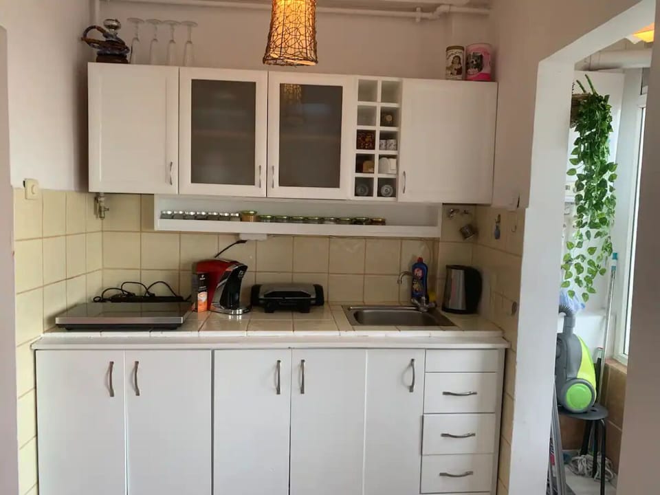 Full kitchen