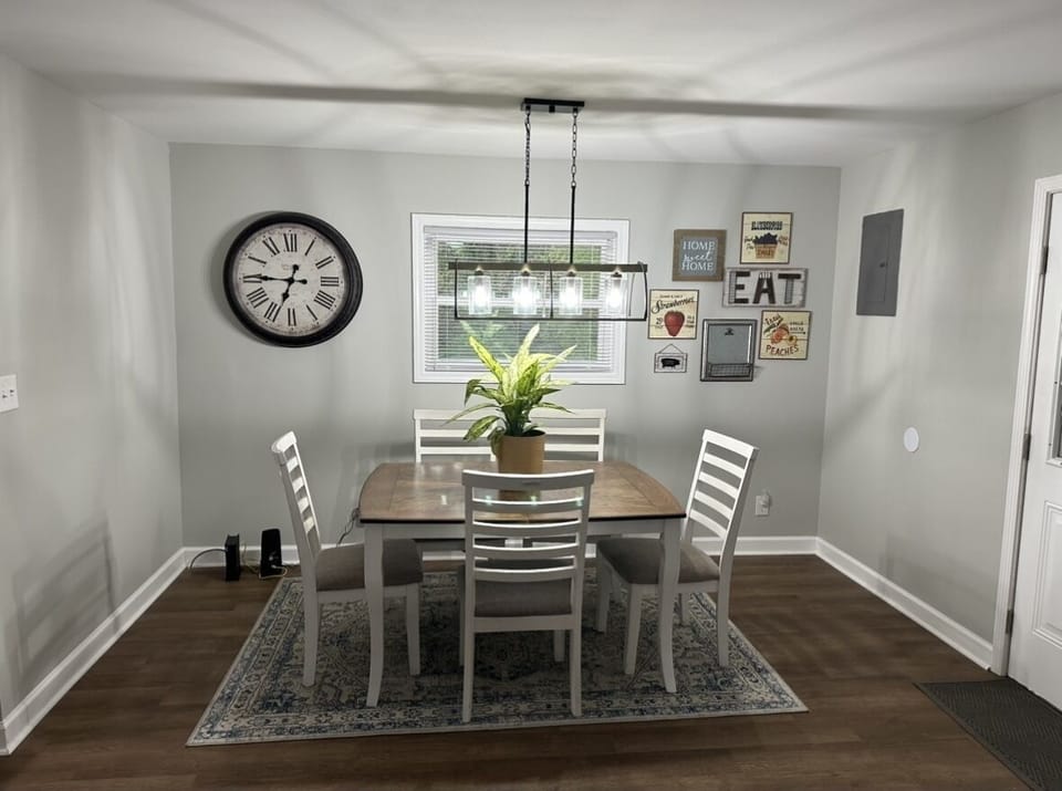 Dining table seats 6.