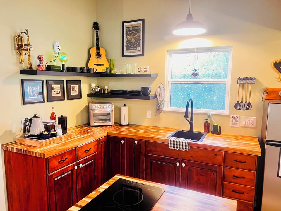 Full kitchen