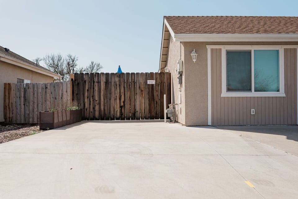 Oaks & Grapes Getaway (1104)