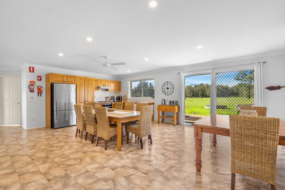 Fully equipped kitchen with dining table