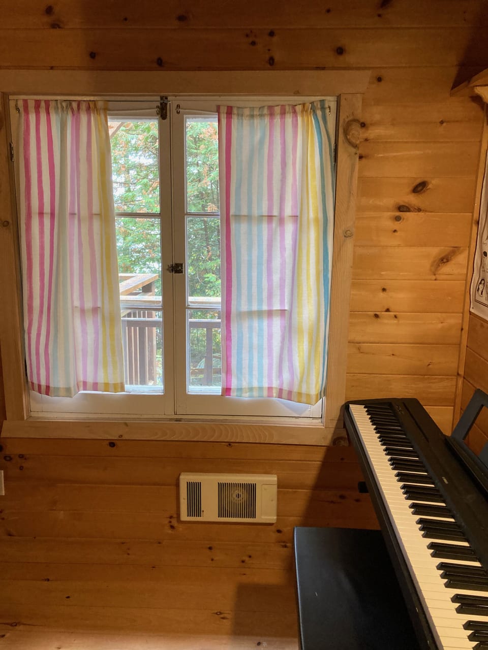keyboard in kids bedroom