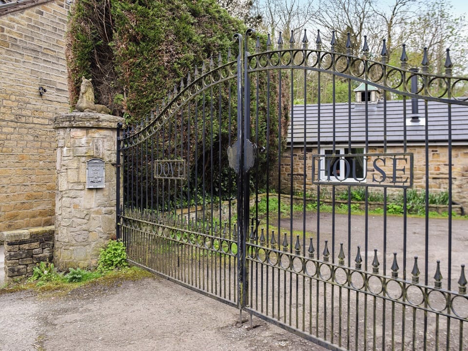 Exterior | Dove House, Hollingworth
