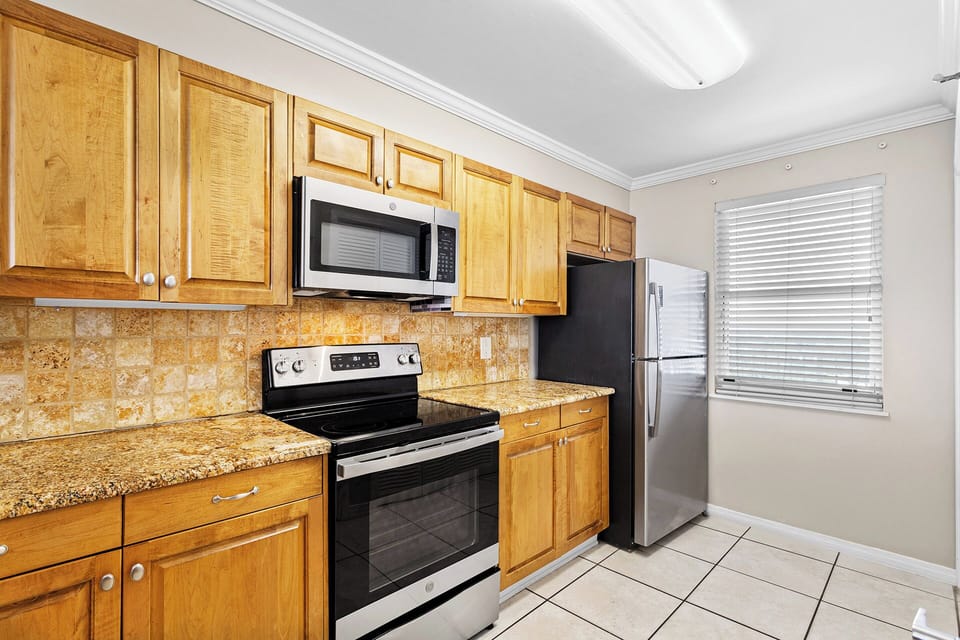 Gulfside 1302 Kitchen Alt