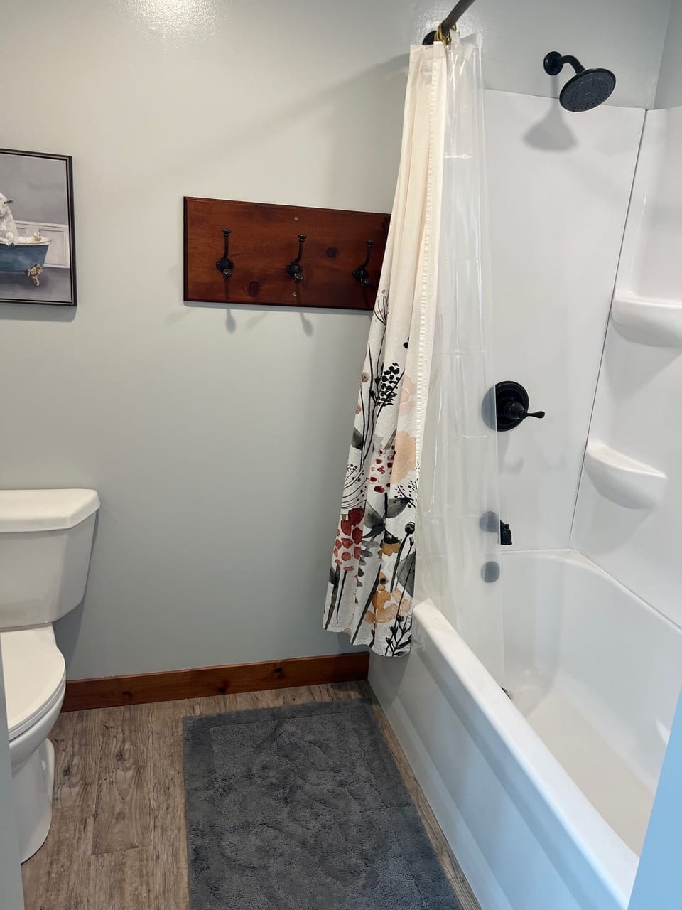 Full tub and shower in Bathroom #2