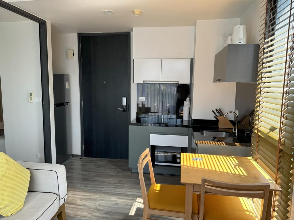D229 Cozy apartment - walk to beach, pool & gym (11879)