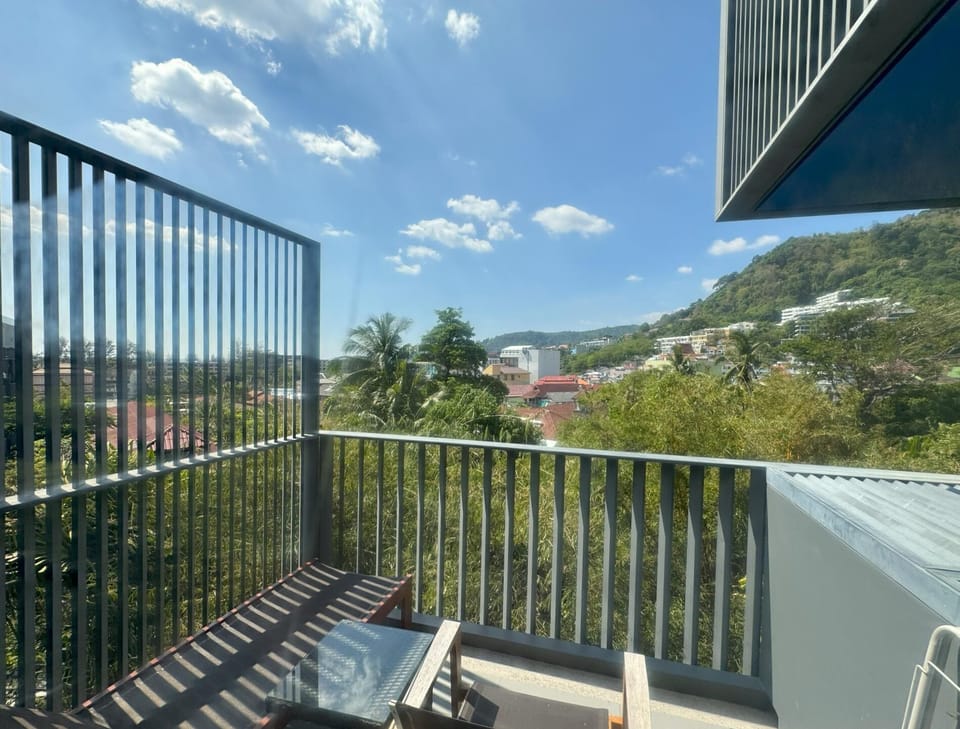 D229 Cozy apartment - walk to beach, pool & gym (11878)