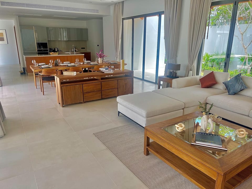 Luxury brand new villa with maid Anchan Tropicana (11950)