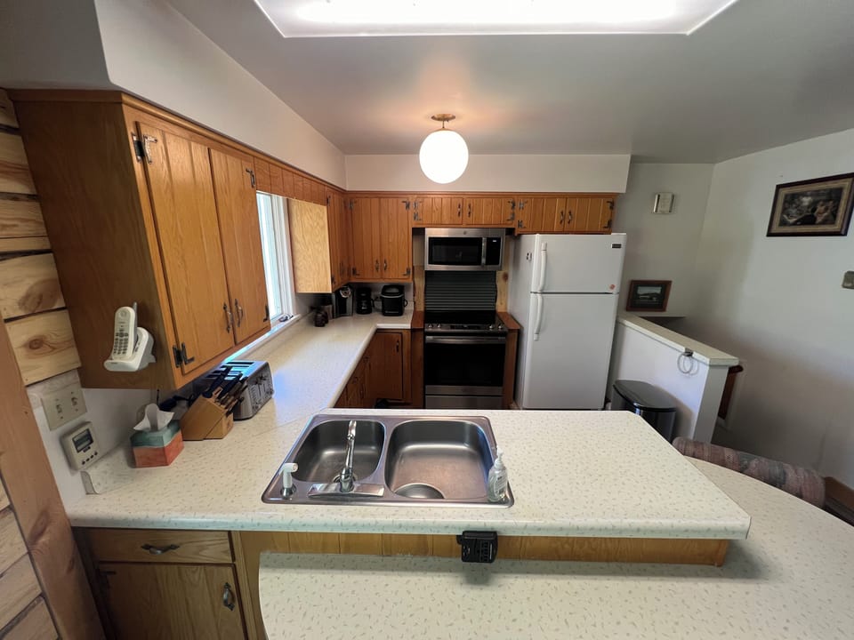 Kitchen Equipped with brand new range!
multiple coffee and ice makers.