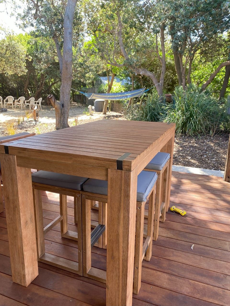 Bar table and stool for 4