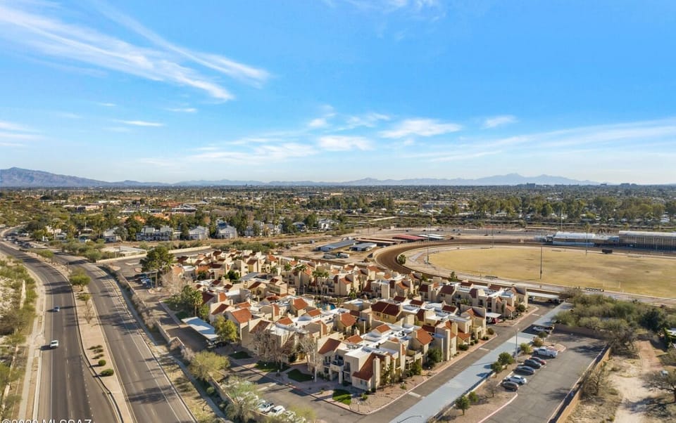 Rialto Park & access to The Loop as your backyard!