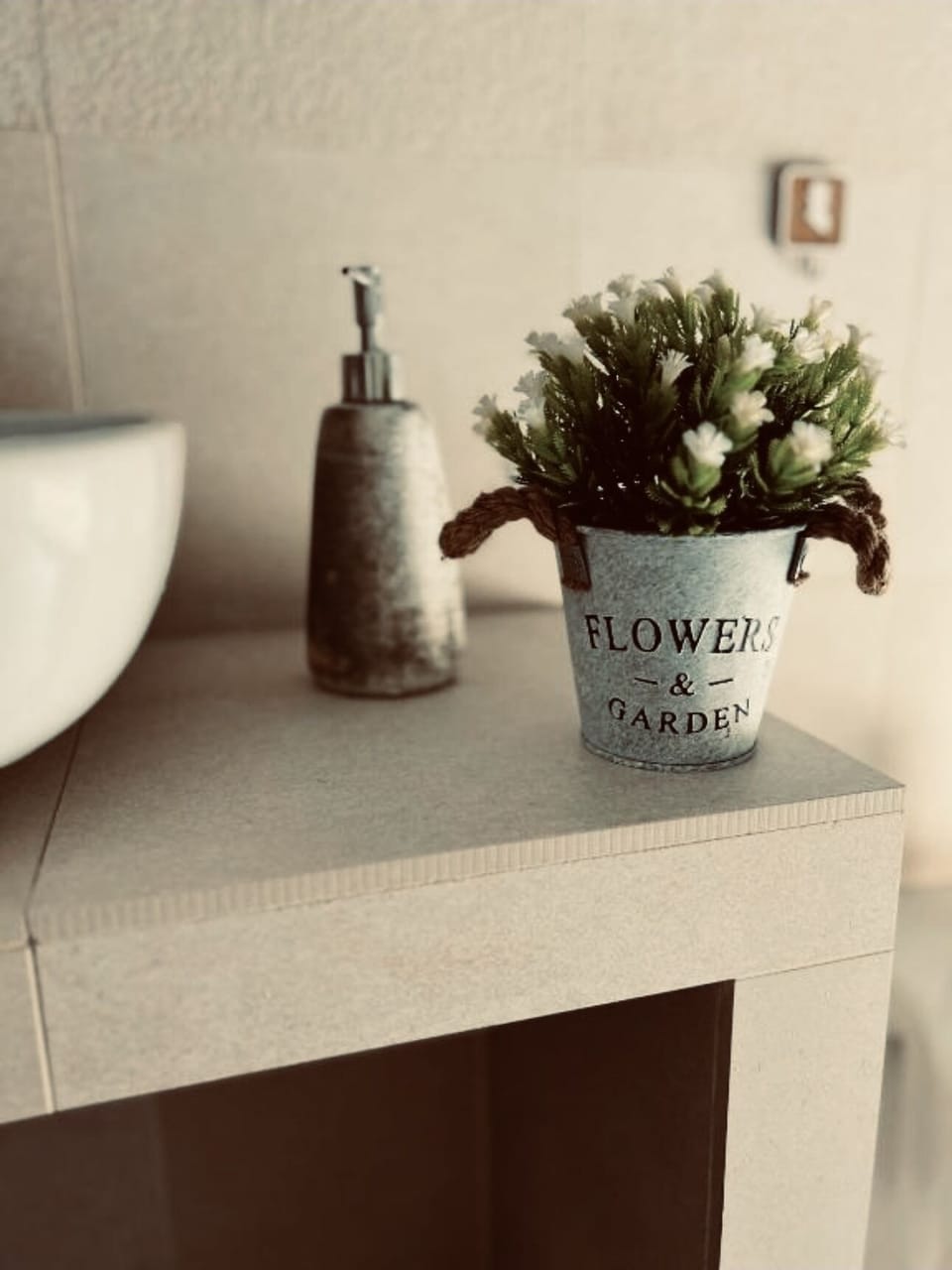 Bathroom amenities