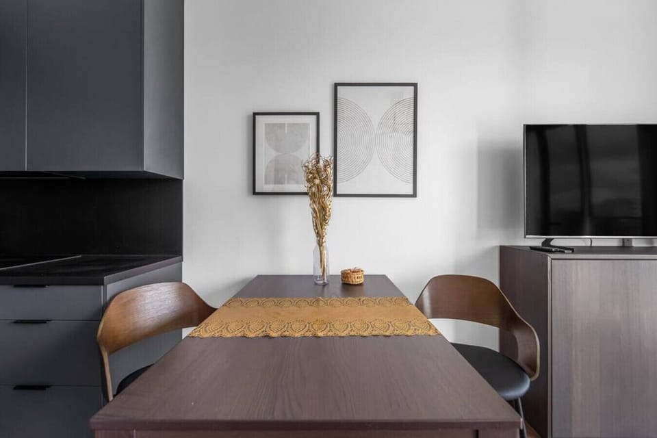 Dining Area | Book Now with RENTUJEMY.COM