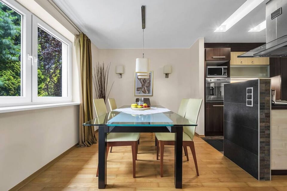Dining Area for Five | Book Now with RENTUJEMY
