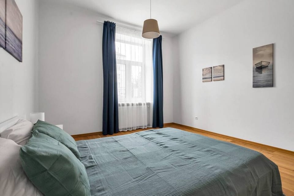 Main Bedroom - Book Now with RENTUJEMY.COM