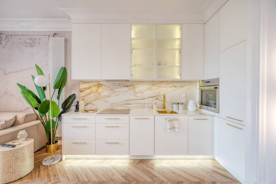 Kitchen – Fully Equipped, Coffee Machine, Dishwasher, Elegant Dining – Book Now with Rentujemy.com