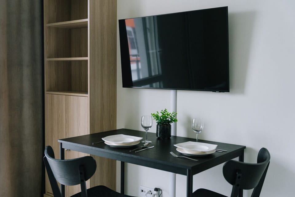 Living room with TV | Book Now with RENTUJEMY.COM