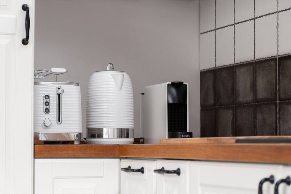 Kitchen equipment | Book Now with RENTUJEMY.COM