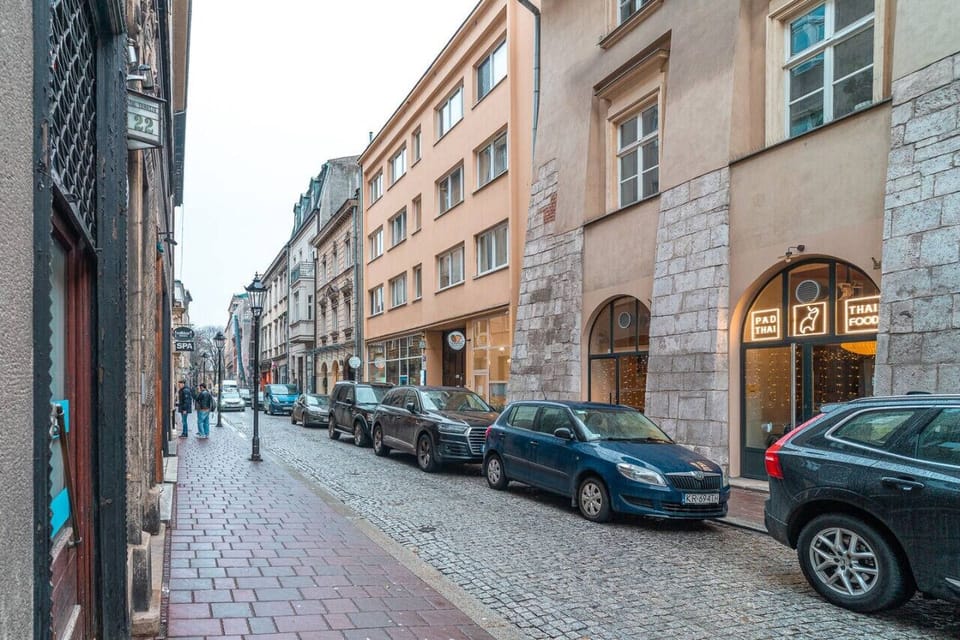 Quiet and Safe Neighbourhood | Book Now with RENTUJEMY
