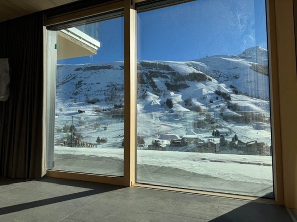 Vue salon LOUP BLANC
