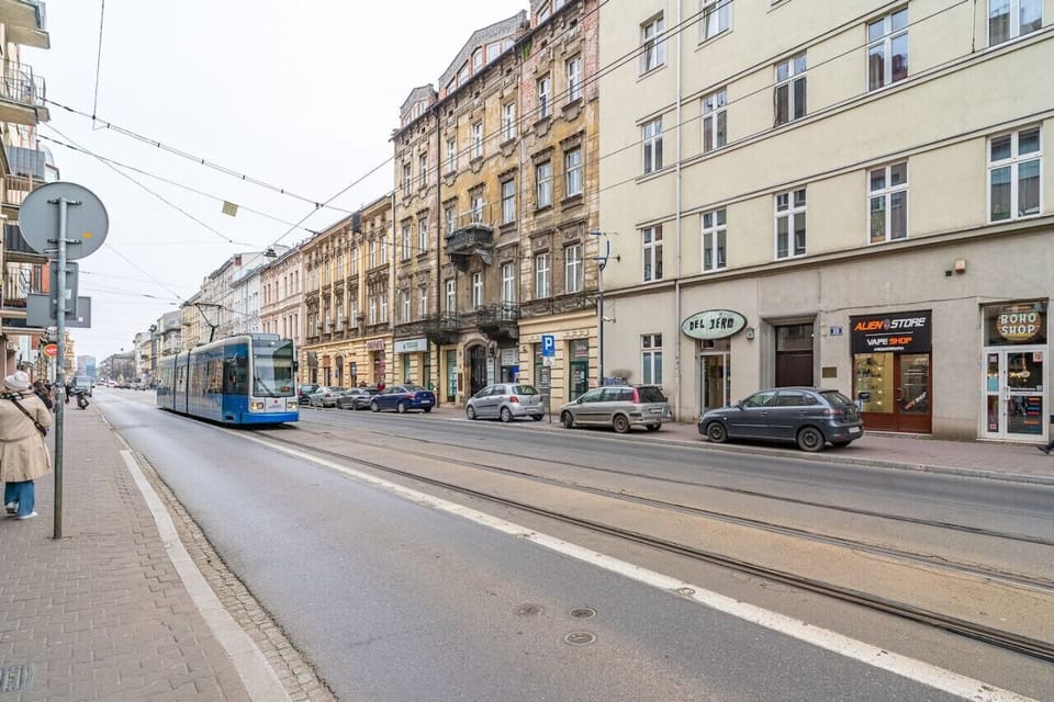 Quiet and Safe Neighbourhood | Book Now with RENTUJEMY