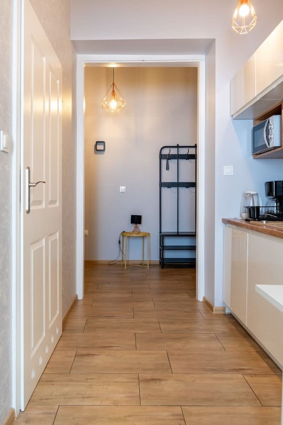 Studio - KItchen | Book Now with RENTUJEMY.COM