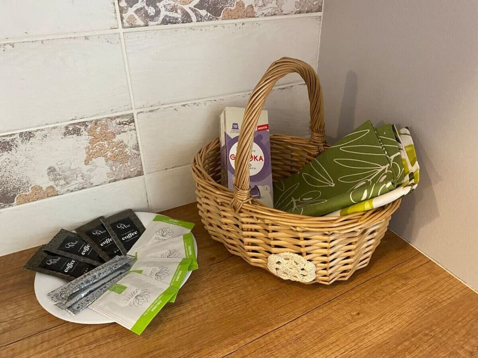 Studio - KItchen | Book Now with RENTUJEMY.COM